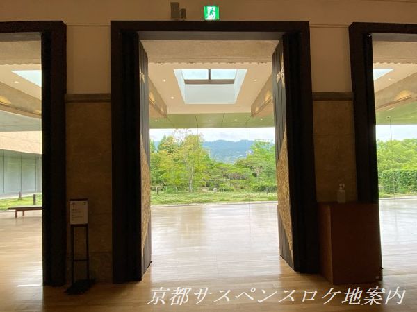 美術館庭園側テラス